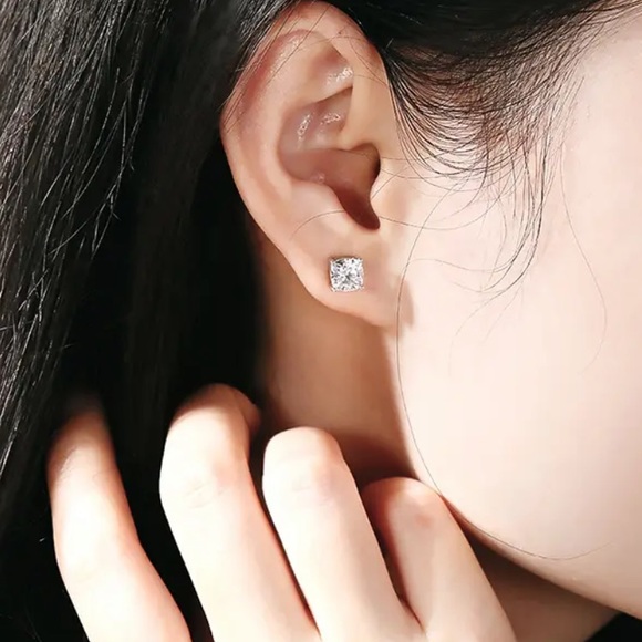 🔵𝟲𝟱%𝗢𝗙𝗙 𝗯𝘂𝗻𝗱𝗹𝗲𝘀 𝟯+🔵 NEW 925 CZ Cushion Cut Classic Stud Earrings - Picture 4 of 12